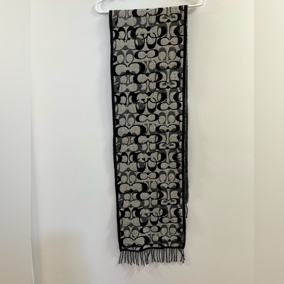 4. Coach wool scarf - Picture 8 of 15